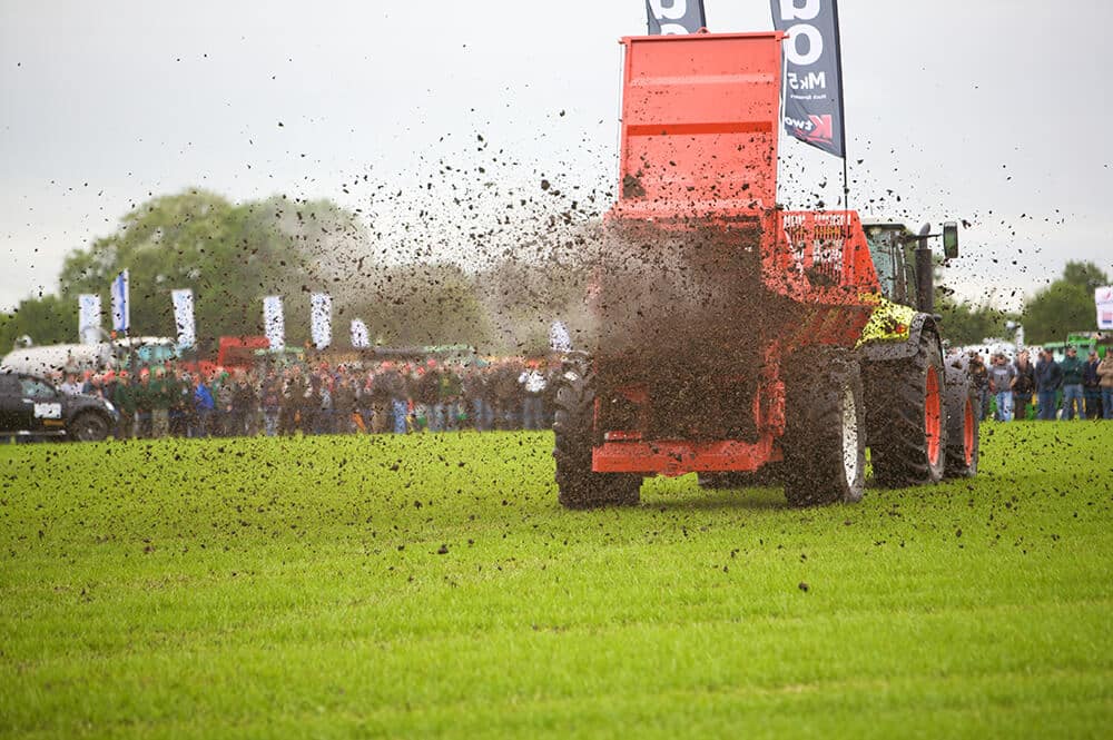 GM muck spreading LR Ktwo Machinery